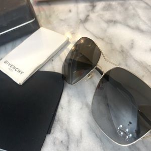 Givenchy GV 7004/S sunglasses